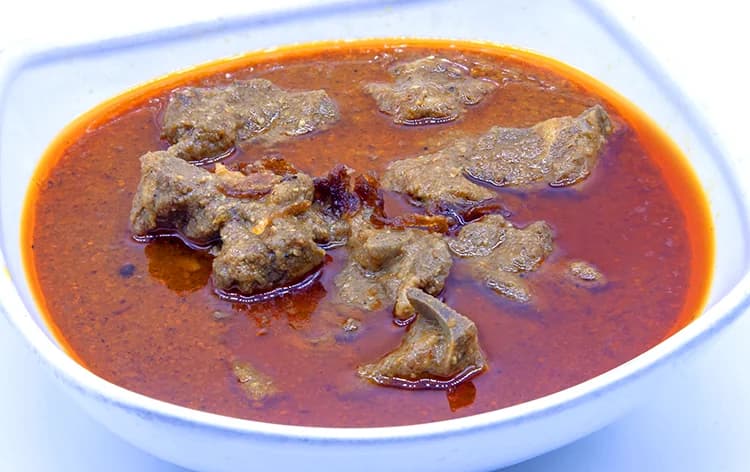 Modern presentation of Karachi Qorma at Aladin